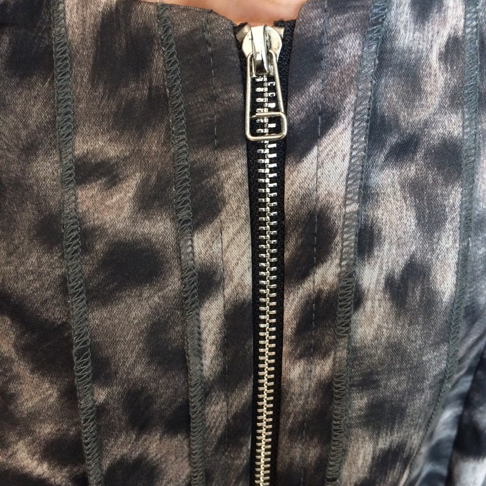 ✨NWT TOV Holy Leopard Print Statement Moto Jacket - Picture 8 of 8